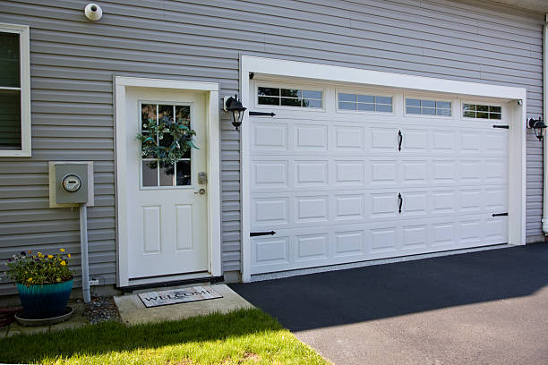 24/7 Emergency Garage Door Panel Replacement experts in Bluff City, TN